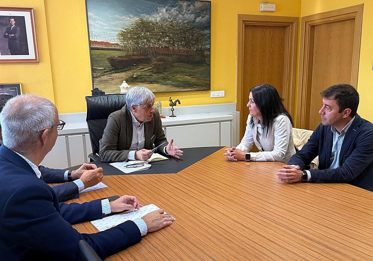 Reunión entre el Ayuntamiento de San Andrés del Rabanedo y la delegación territorial de la Junta.