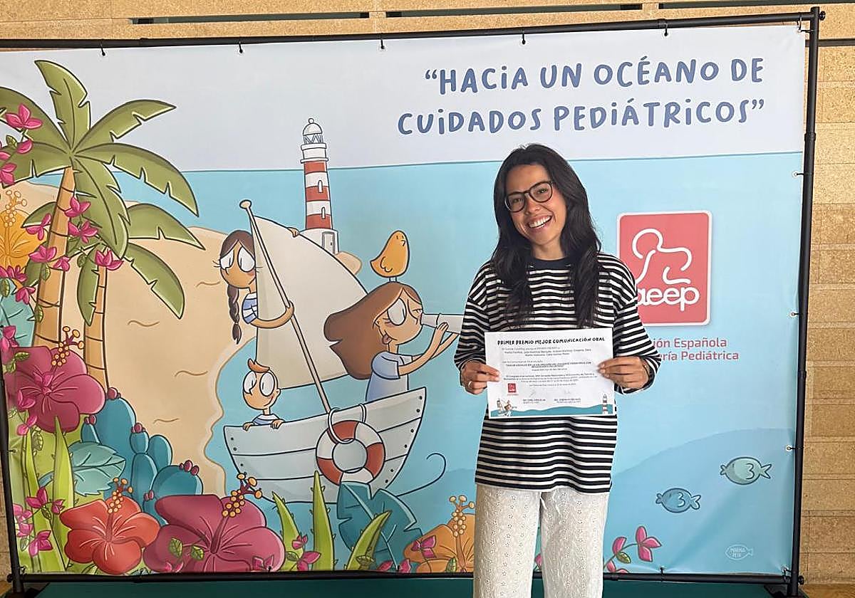 Noelia Purriños recibiendo el premio.