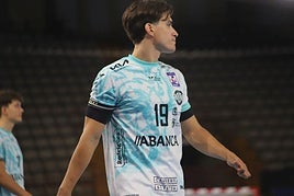 Gonzalo Pérez Arce, en un partido con el Abanca Ademar.