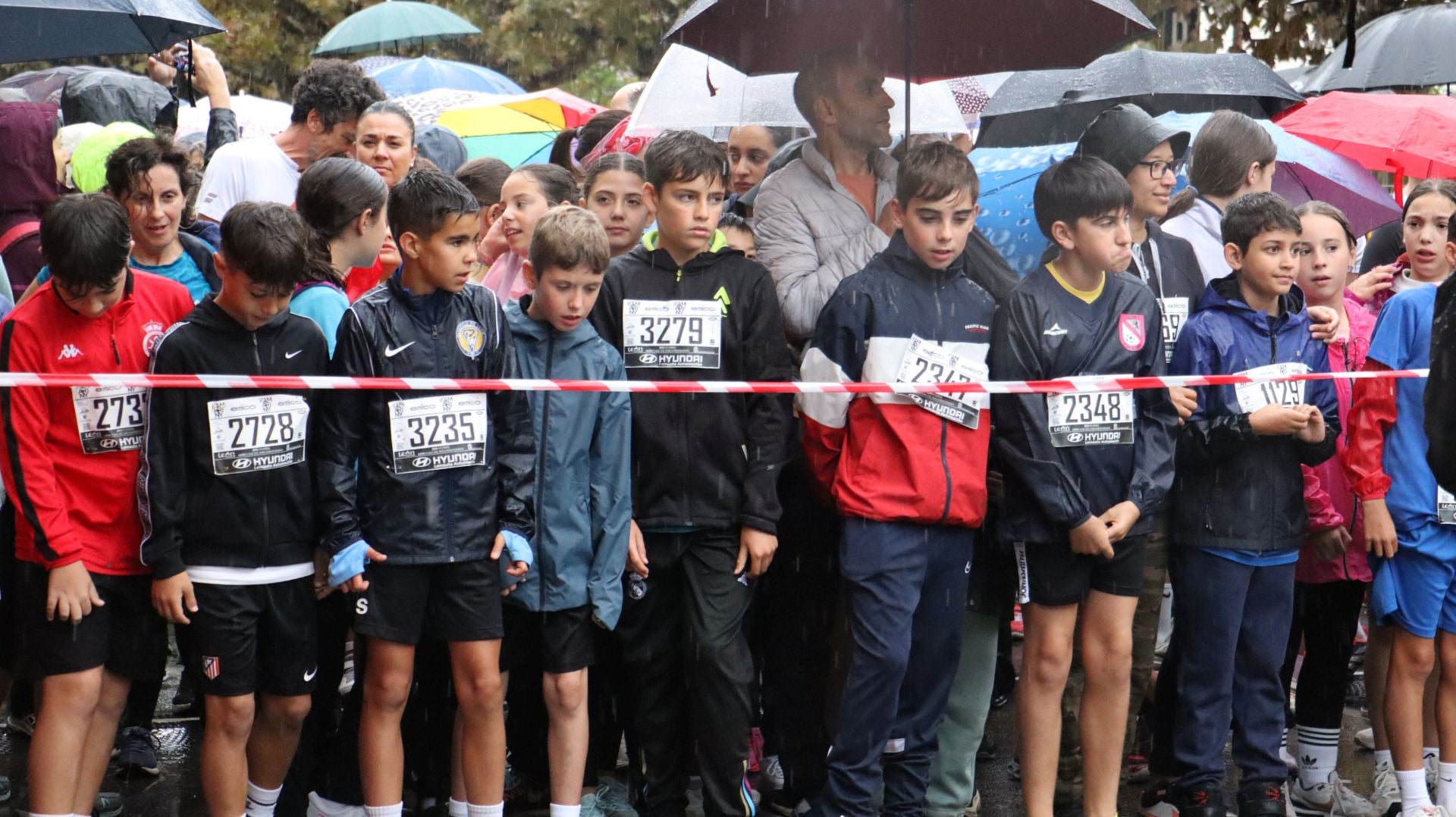 Las mejores imágenes de la carrera popular de los &#039;10 kilómetros Ciudad de León 2025&#039;