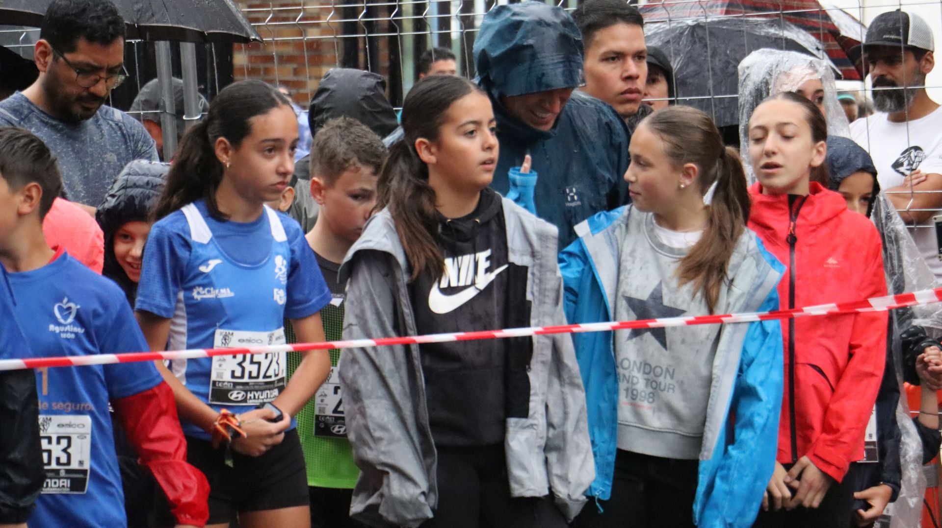 Las mejores imágenes de la carrera popular de los &#039;10 kilómetros Ciudad de León 2025&#039;