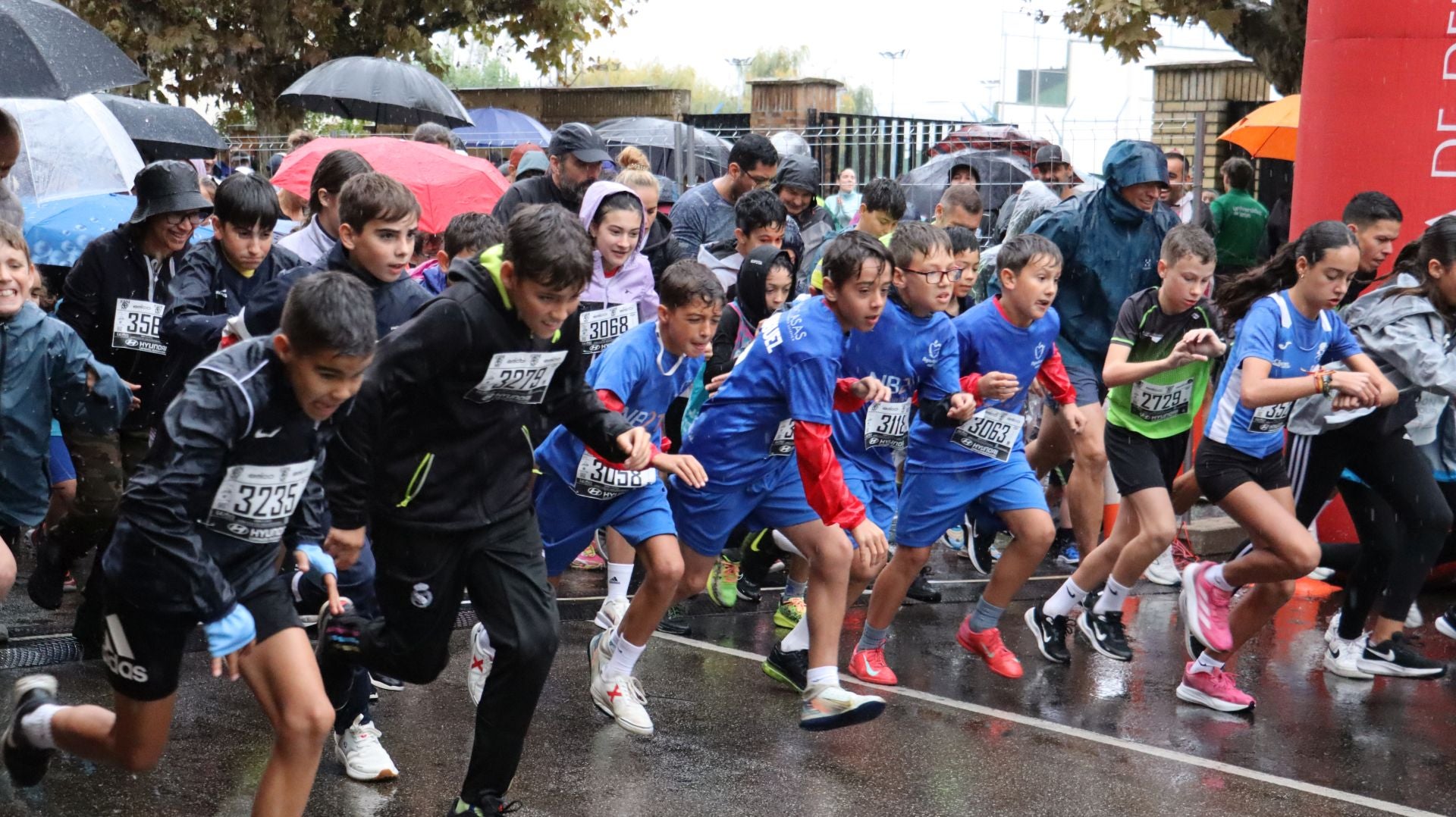 Las mejores imágenes de la carrera popular de los &#039;10 kilómetros Ciudad de León 2025&#039;