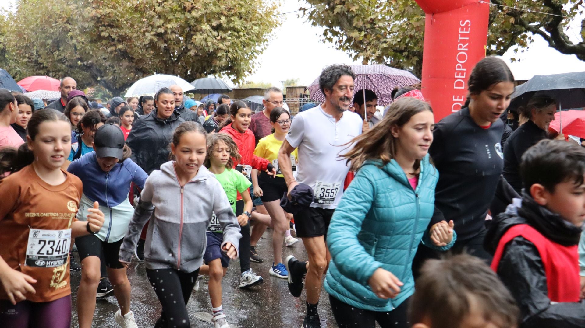 Las mejores imágenes de la carrera popular de los &#039;10 kilómetros Ciudad de León 2025&#039;