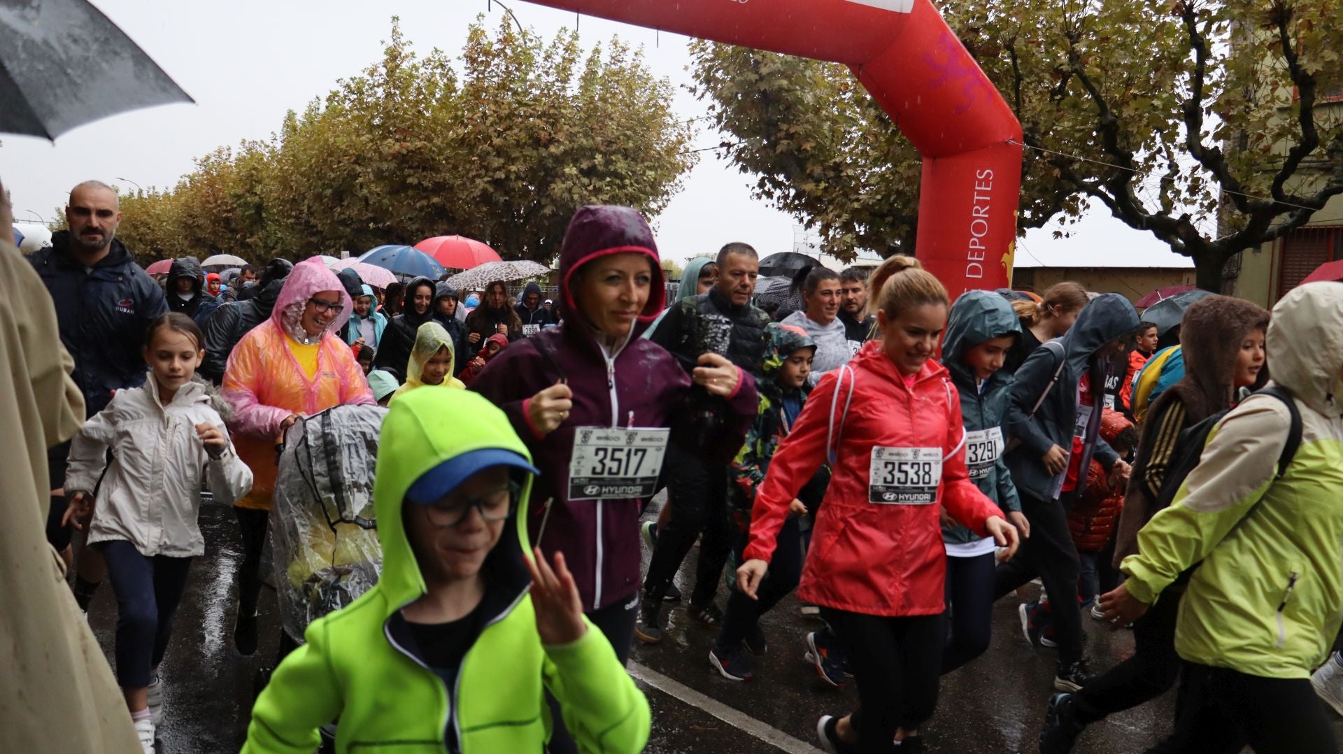 Las mejores imágenes de la carrera popular de los &#039;10 kilómetros Ciudad de León 2025&#039;