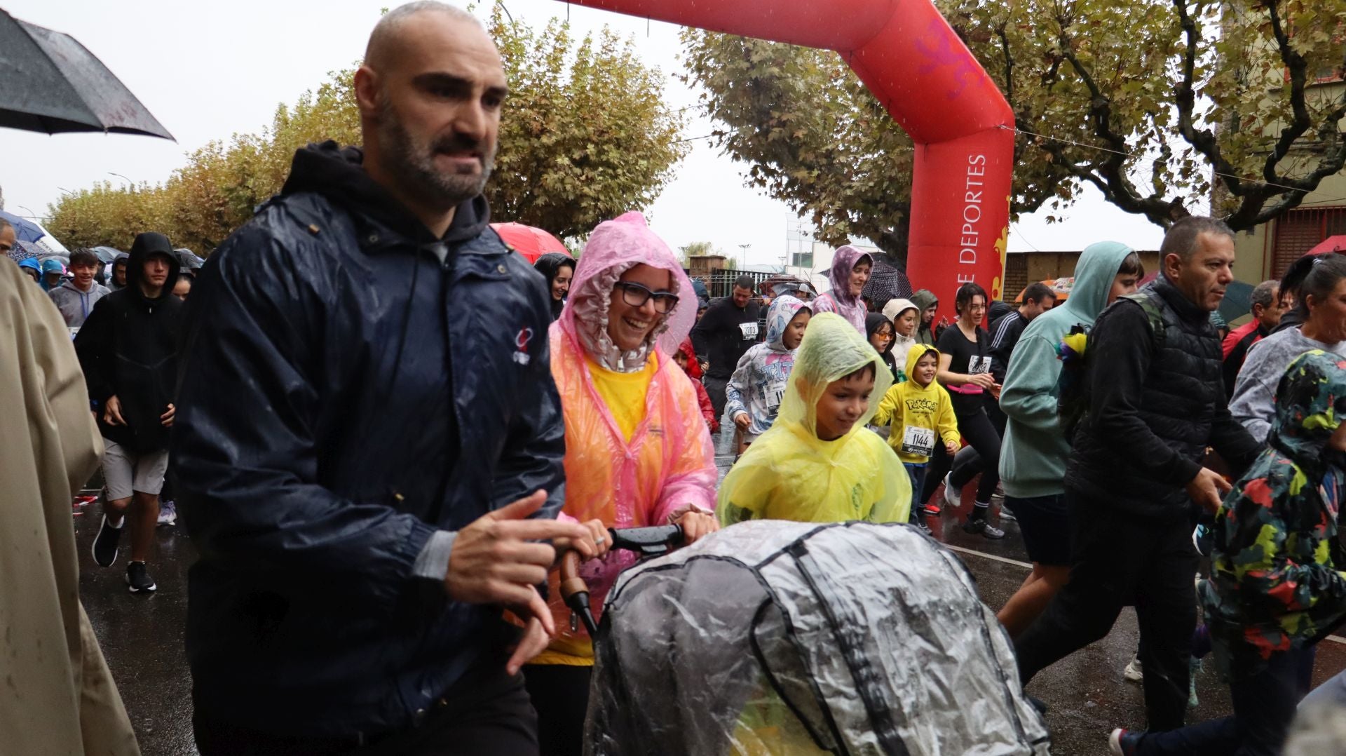 Las mejores imágenes de la carrera popular de los &#039;10 kilómetros Ciudad de León 2025&#039;