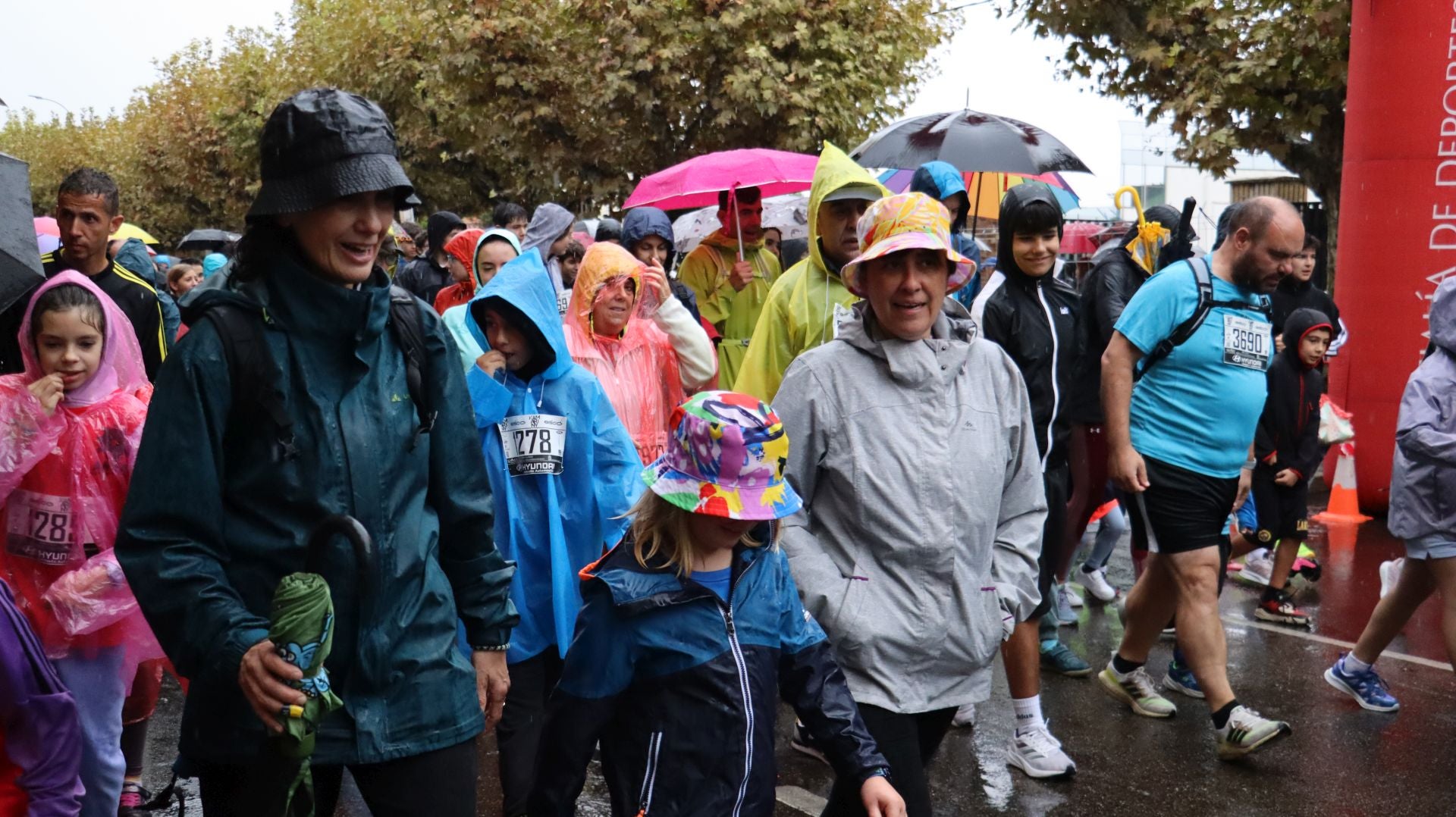 Las mejores imágenes de la carrera popular de los &#039;10 kilómetros Ciudad de León 2025&#039;