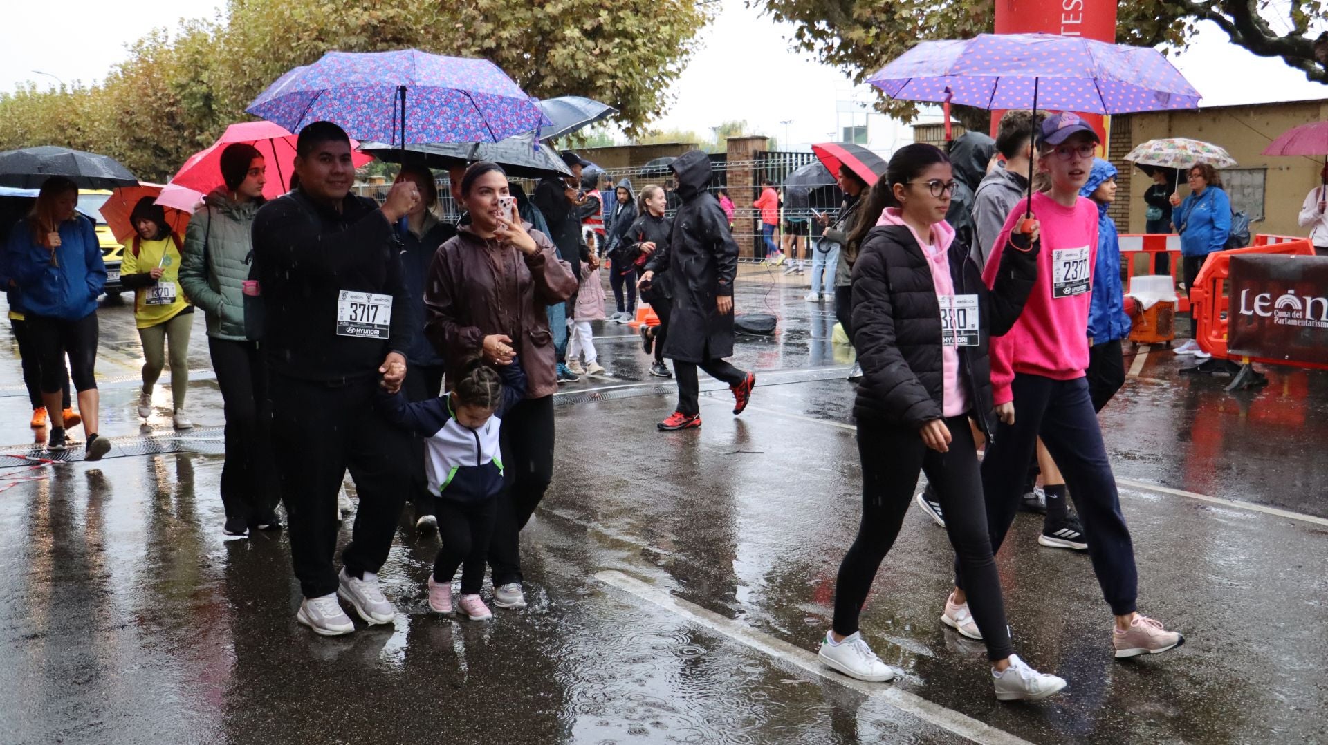 Las mejores imágenes de la carrera popular &#039;10 kilómetros Ciudad de León&#039;