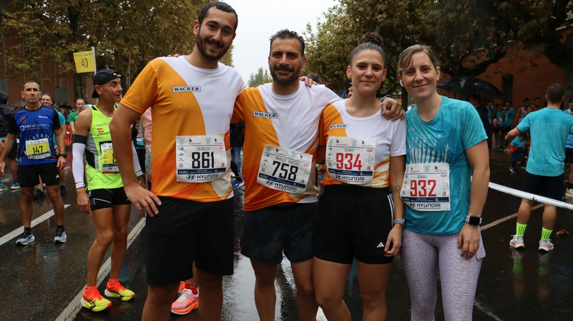 Imágenes de la salida de los &#039;10km Ciudad de León 2025&#039;