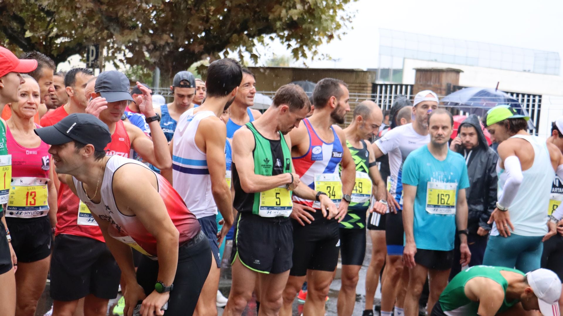Imágenes de la salida de los &#039;10km Ciudad de León 2025&#039;
