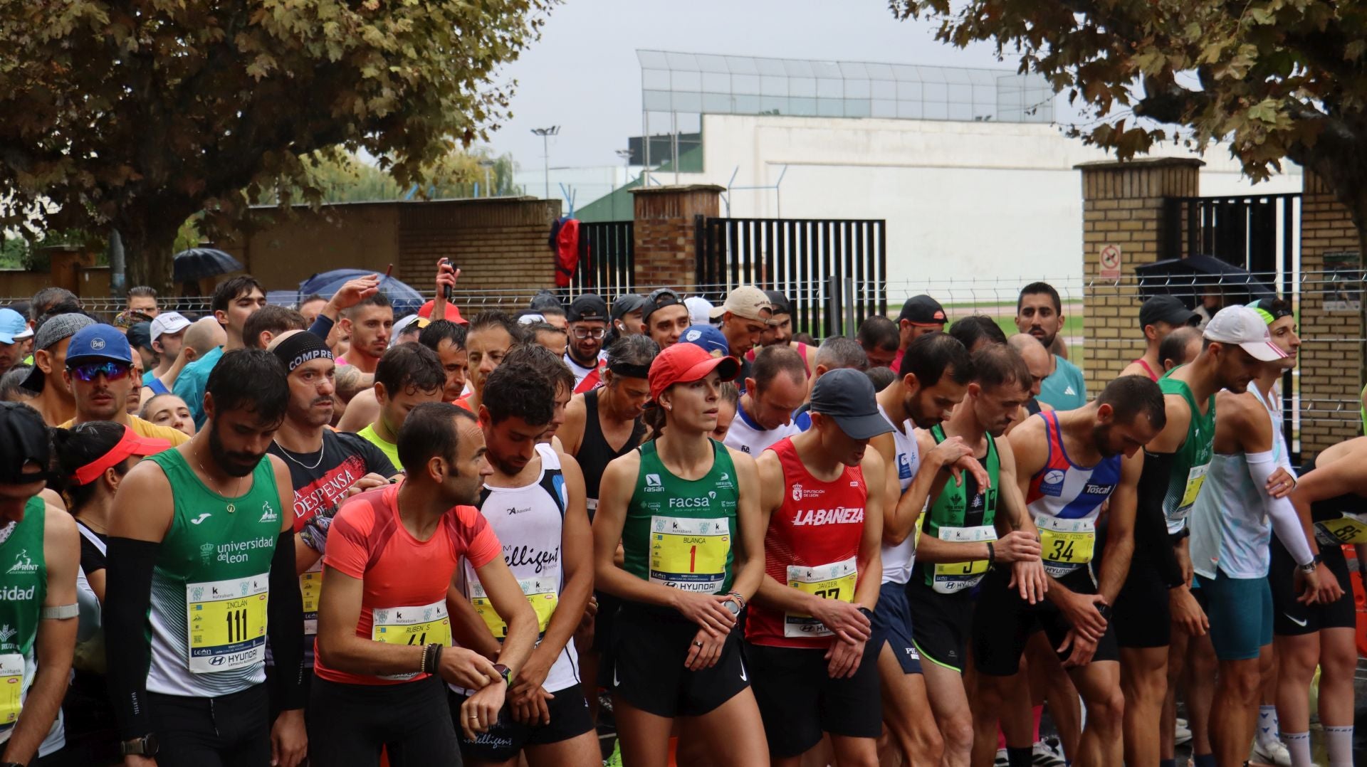 Imágenes de la salida de los &#039;10km Ciudad de León 2025&#039;