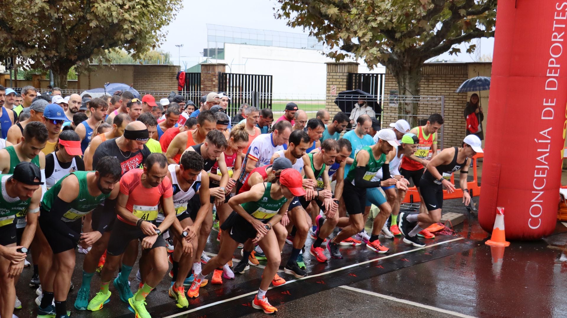 Imágenes de la salida de los &#039;10km Ciudad de León 2025&#039;