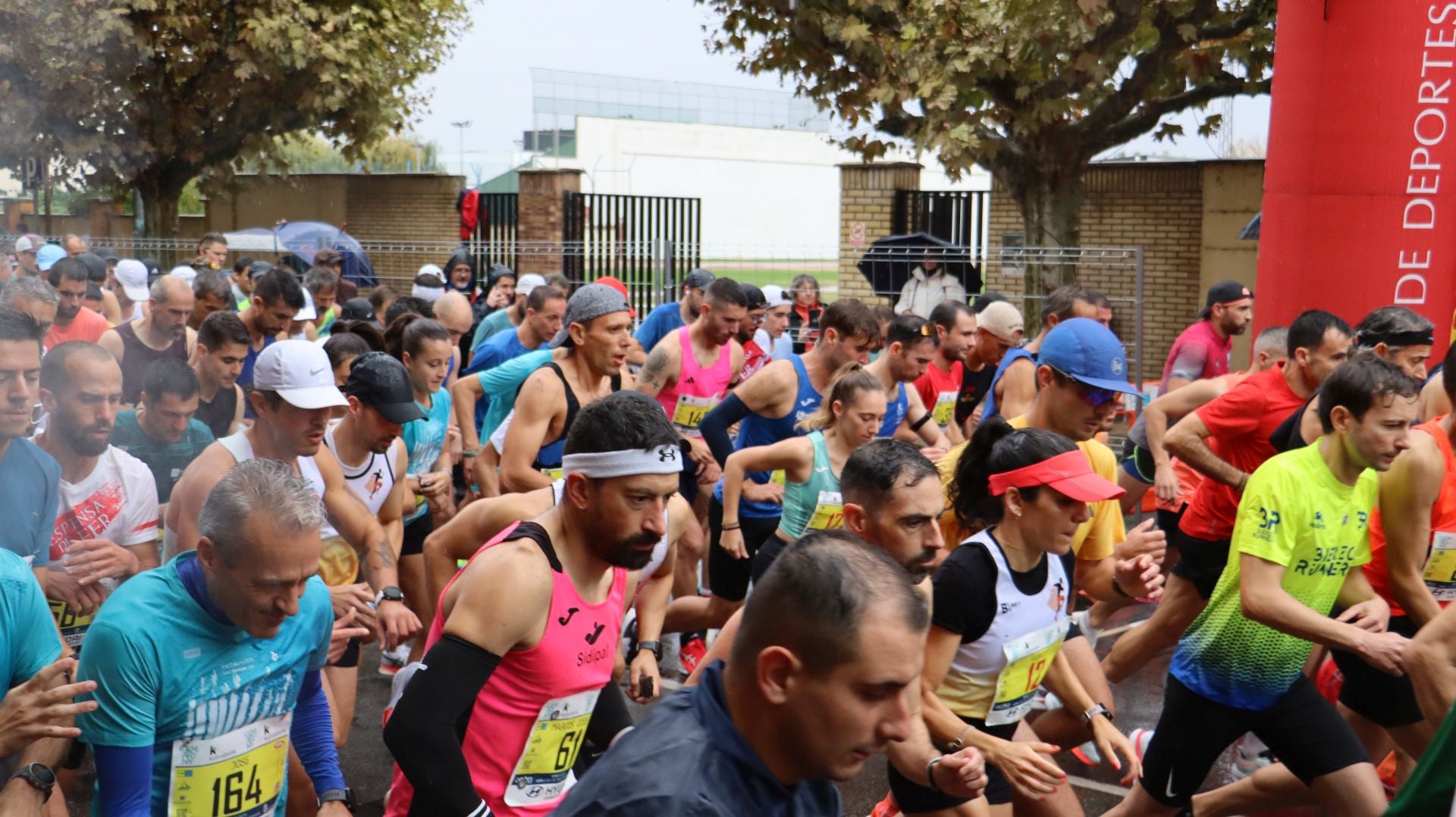 Imágenes de la salida de los &#039;10km Ciudad de León 2025&#039;