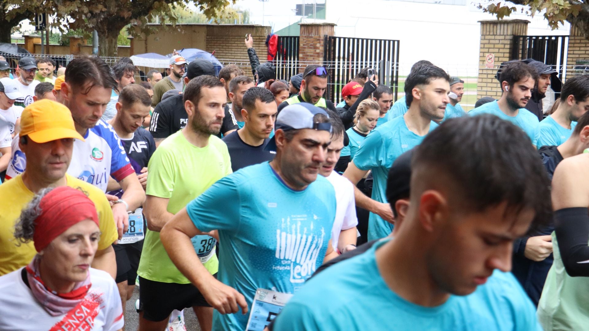 Imágenes de la salida de los &#039;10km Ciudad de León 2025&#039;
