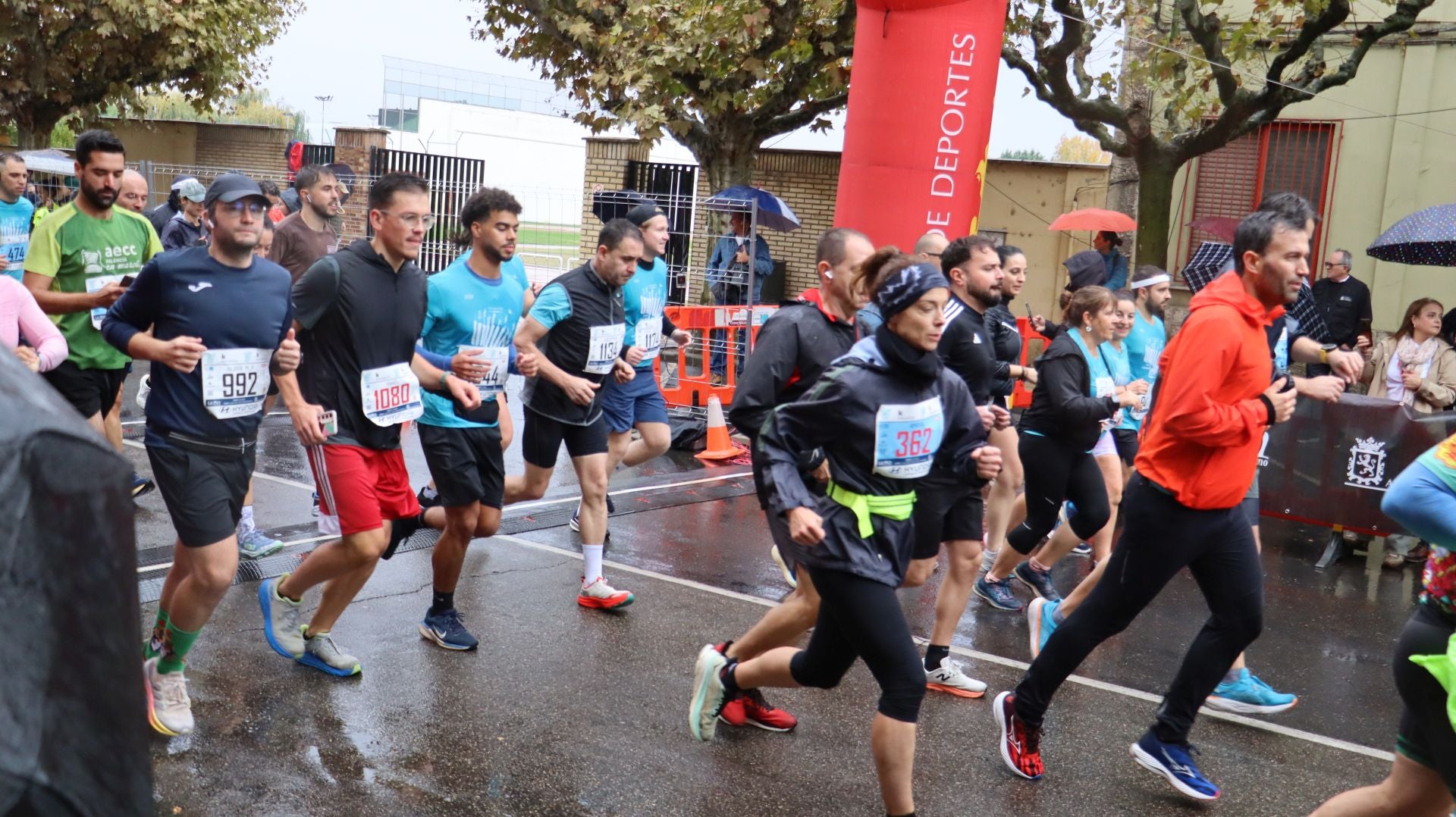 Imágenes de la salida de los &#039;10km Ciudad de León 2025&#039;