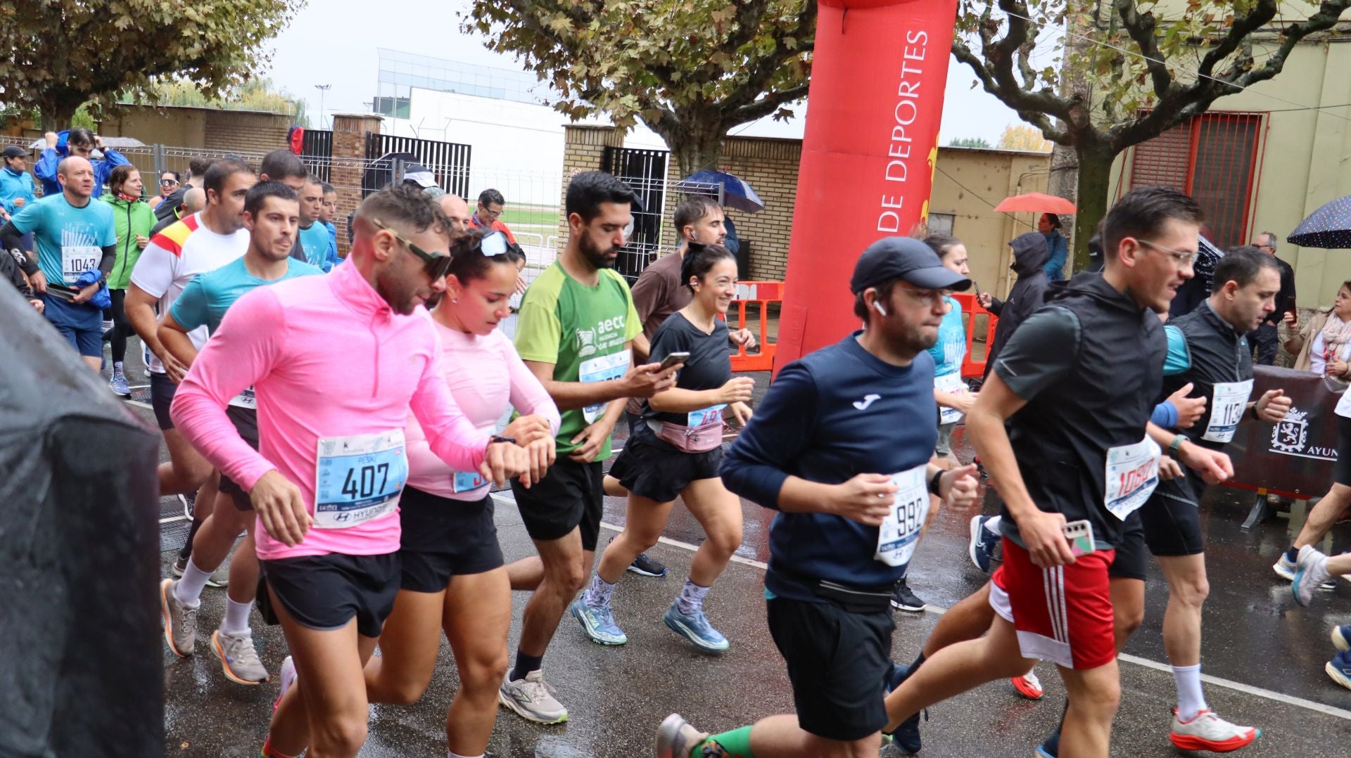 Imágenes de la salida de los &#039;10km Ciudad de León 2025&#039;