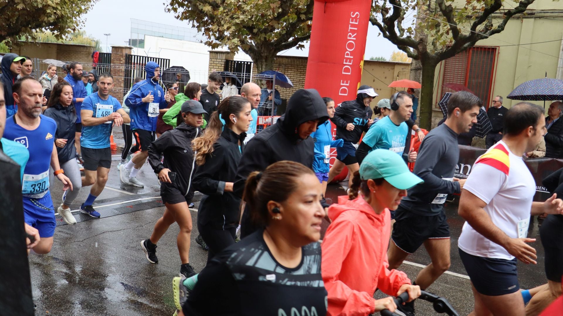 Imágenes de la salida de los &#039;10km Ciudad de León 2025&#039;