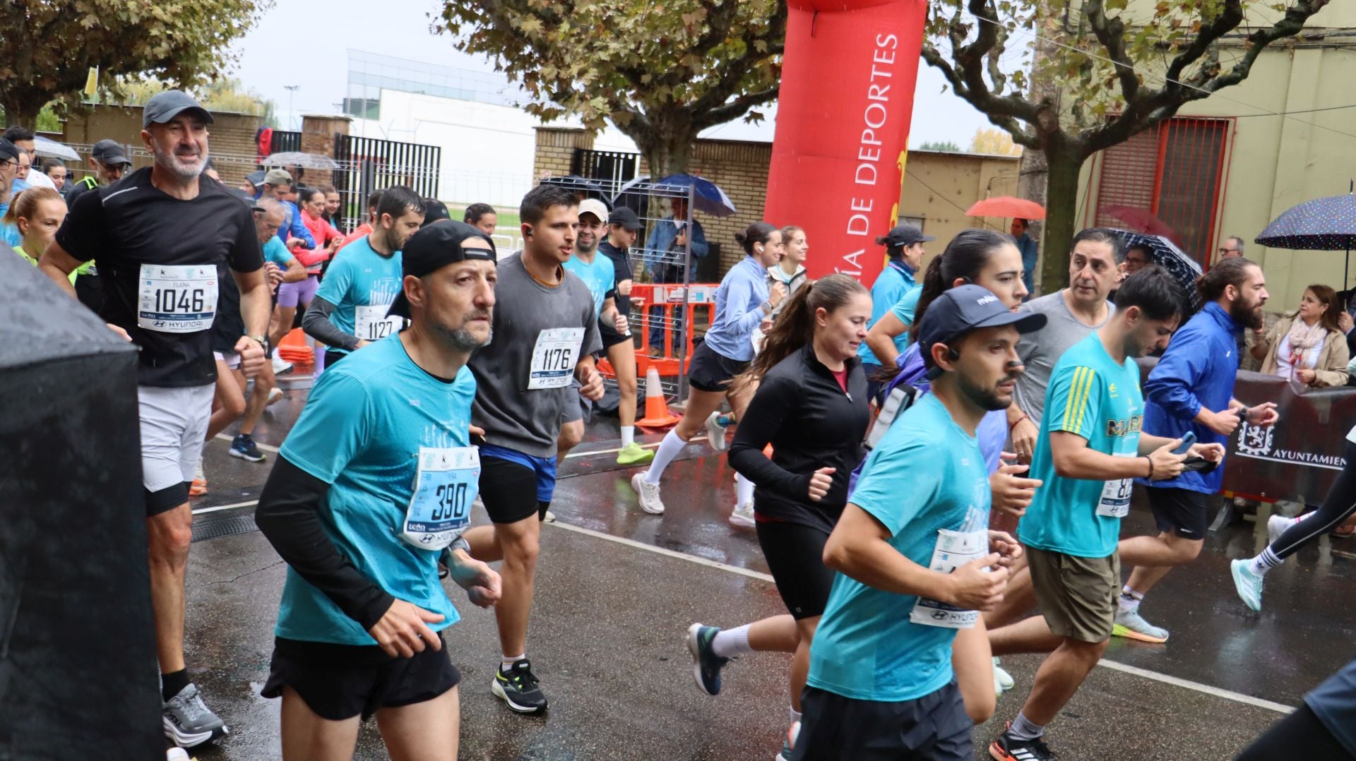 Imágenes de la salida de los &#039;10km Ciudad de León 2025&#039;