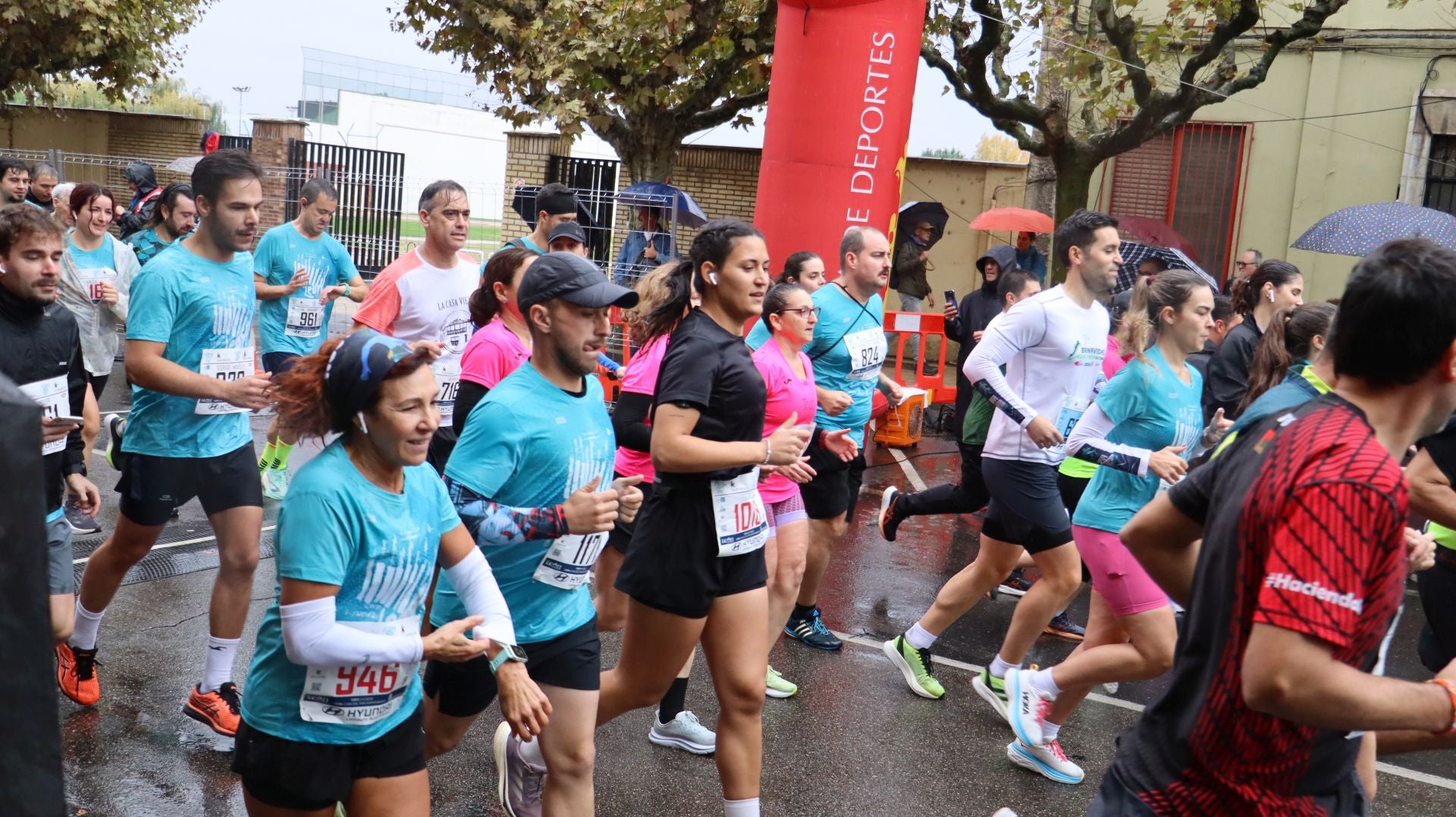 Imágenes de la salida de los &#039;10km Ciudad de León 2025&#039;