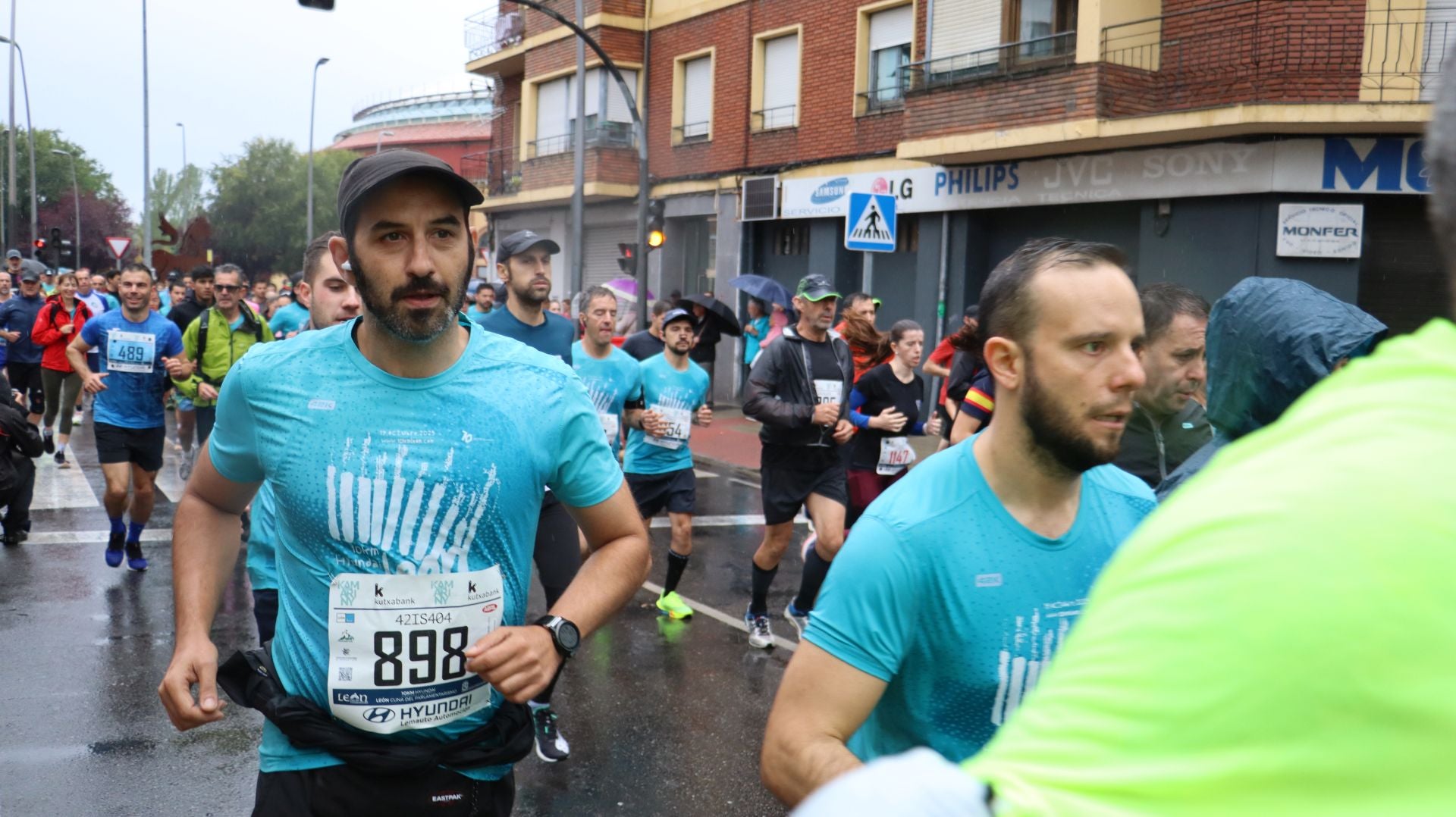 Imágenes de la salida de los &#039;10km Ciudad de León 2025&#039;