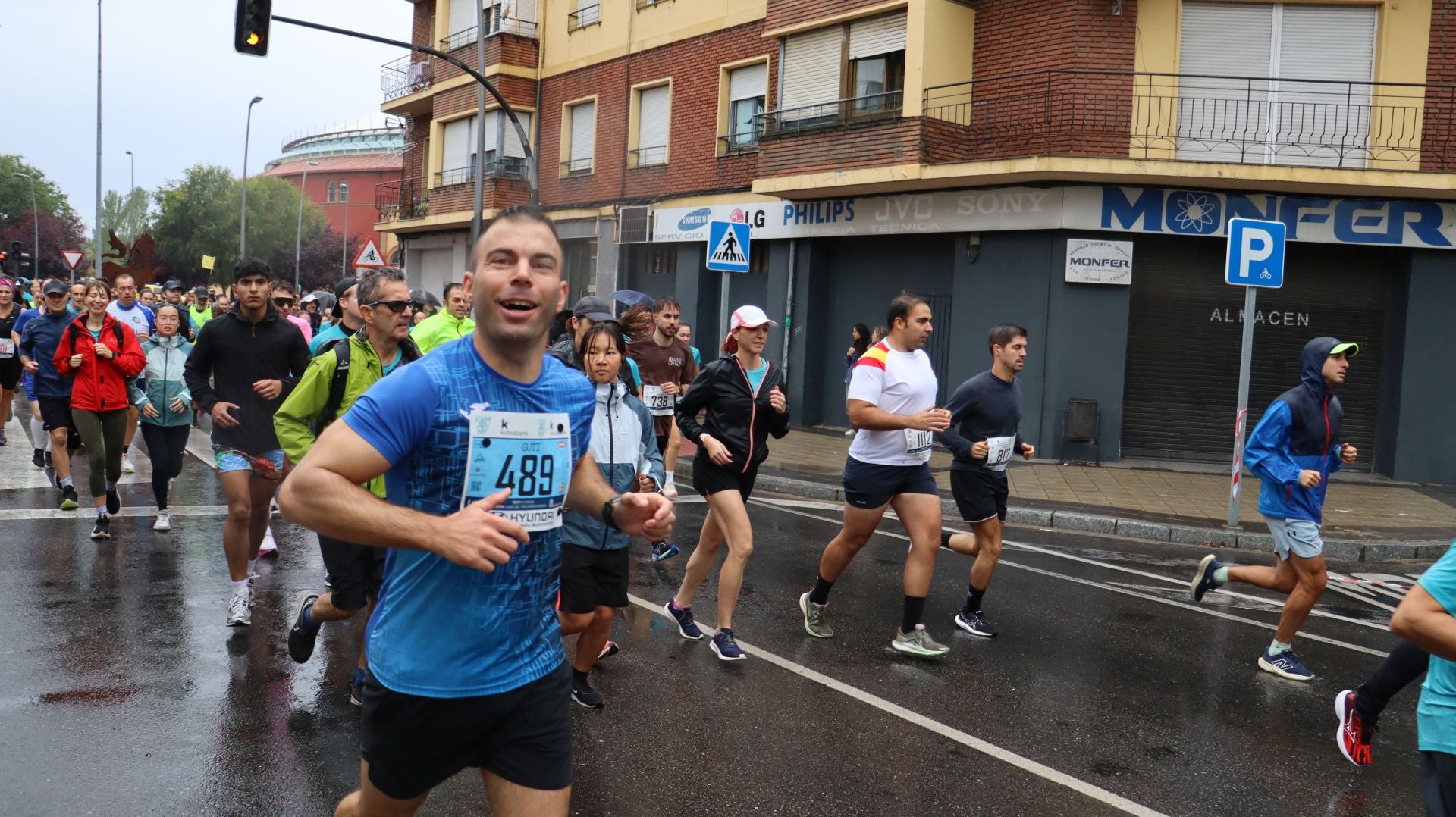 Imágenes de la salida de los &#039;10km Ciudad de León 2025&#039;