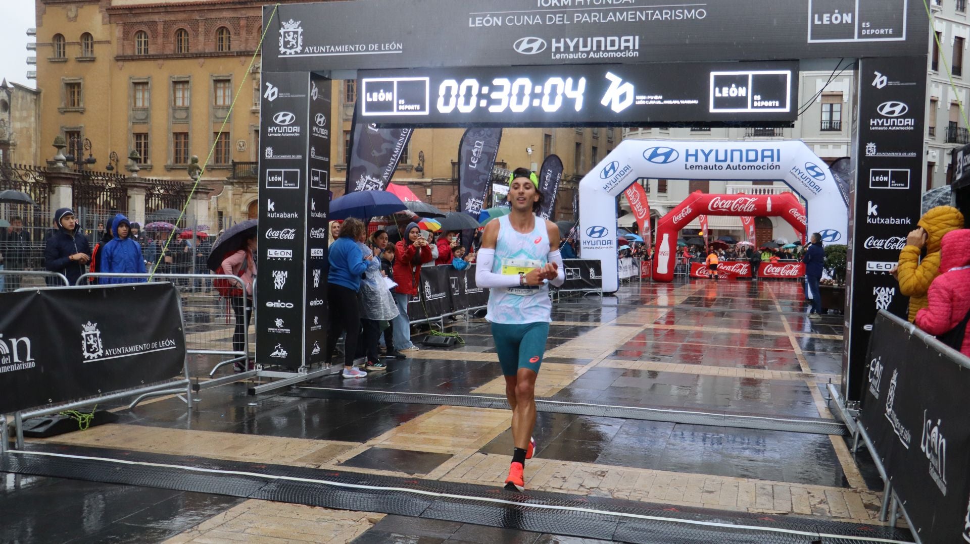 Todas las imágenes de la llegada de los &#039;10km Ciudad de León 2025&#039;