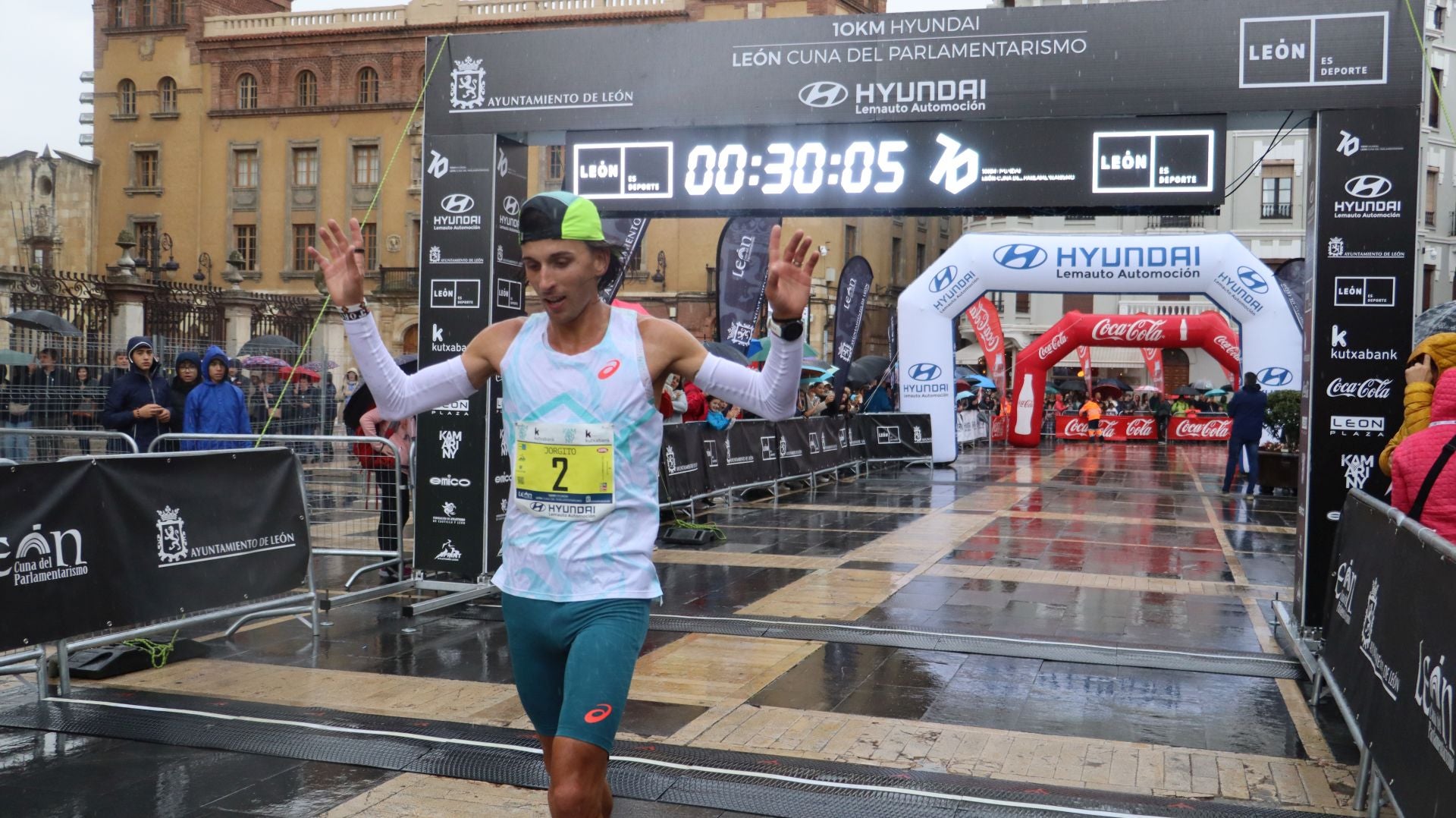 Todas las imágenes de la llegada de los &#039;10km Ciudad de León 2025&#039;