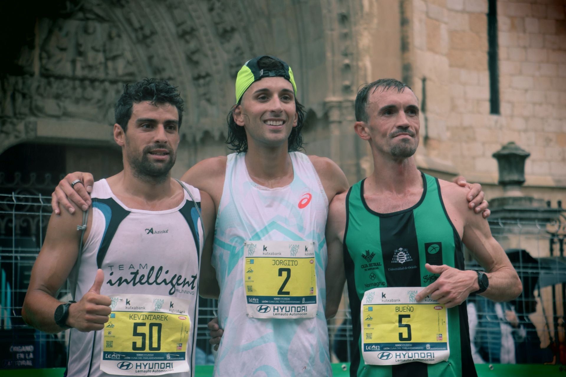Todas las imágenes de la llegada de los &#039;10km Ciudad de León 2025&#039;