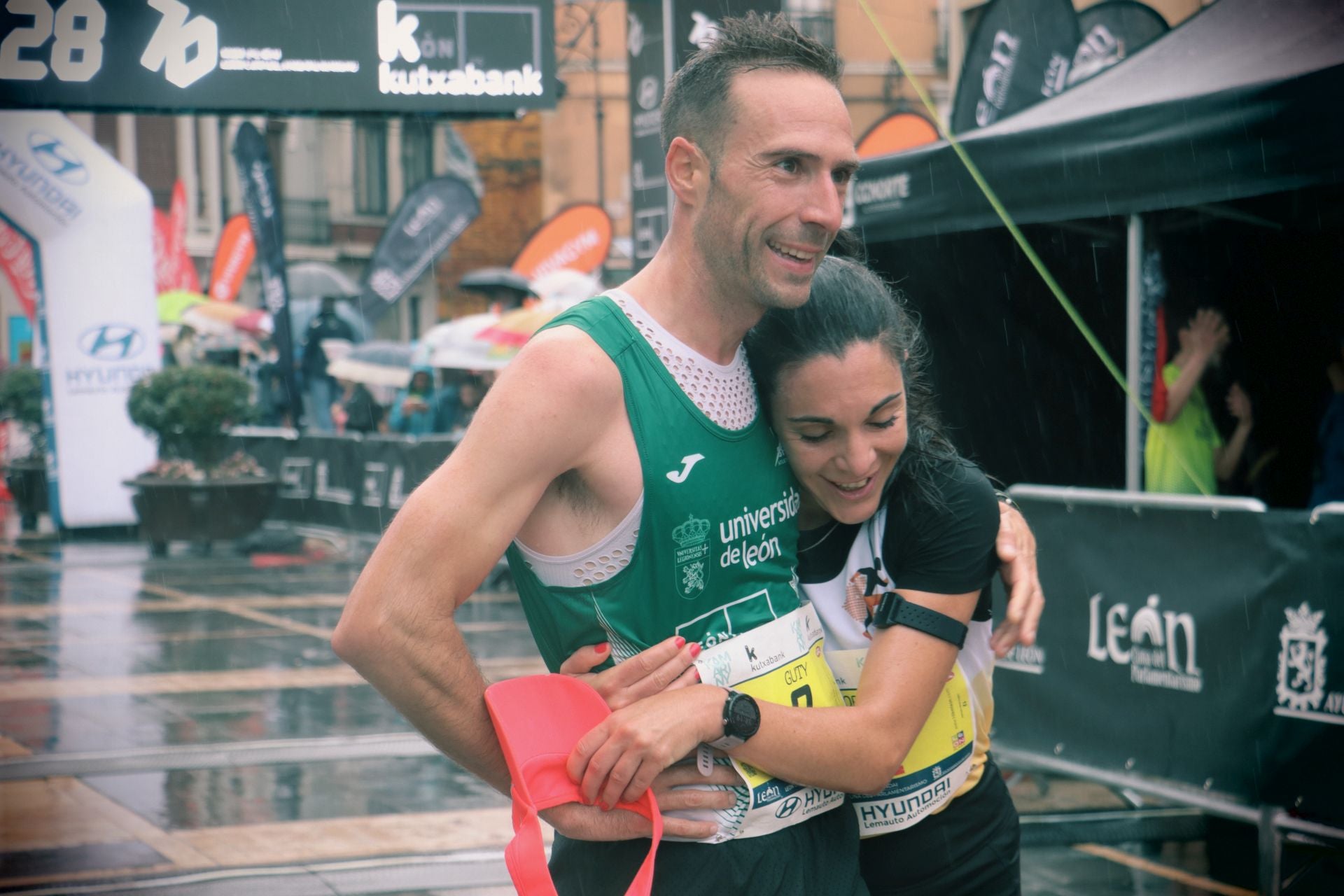 Todas las imágenes de la llegada de los &#039;10km Ciudad de León 2025&#039;