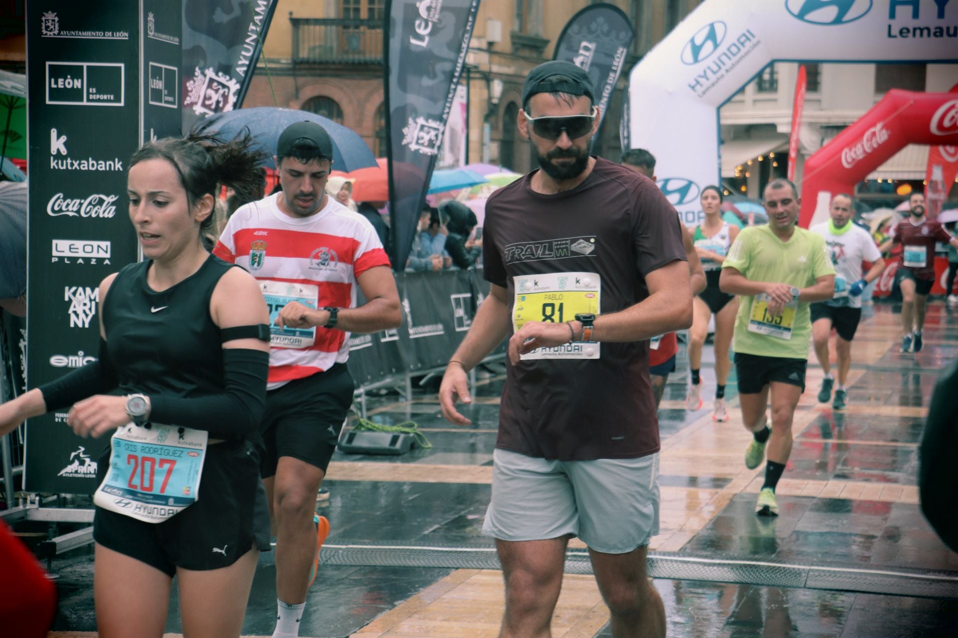 Todas las imágenes de la llegada de los &#039;10km Ciudad de León 2025&#039;