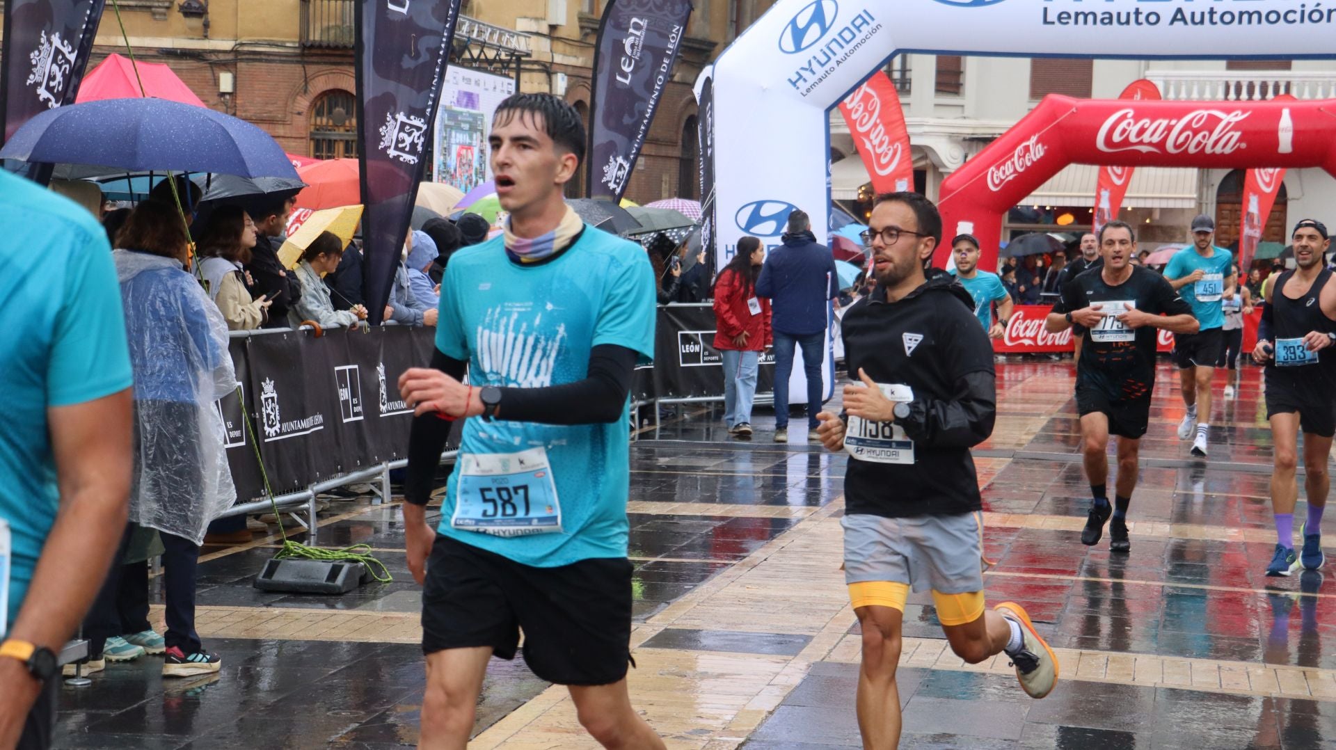 Todas las imágenes de la llegada de los &#039;10km Ciudad de León 2025&#039;