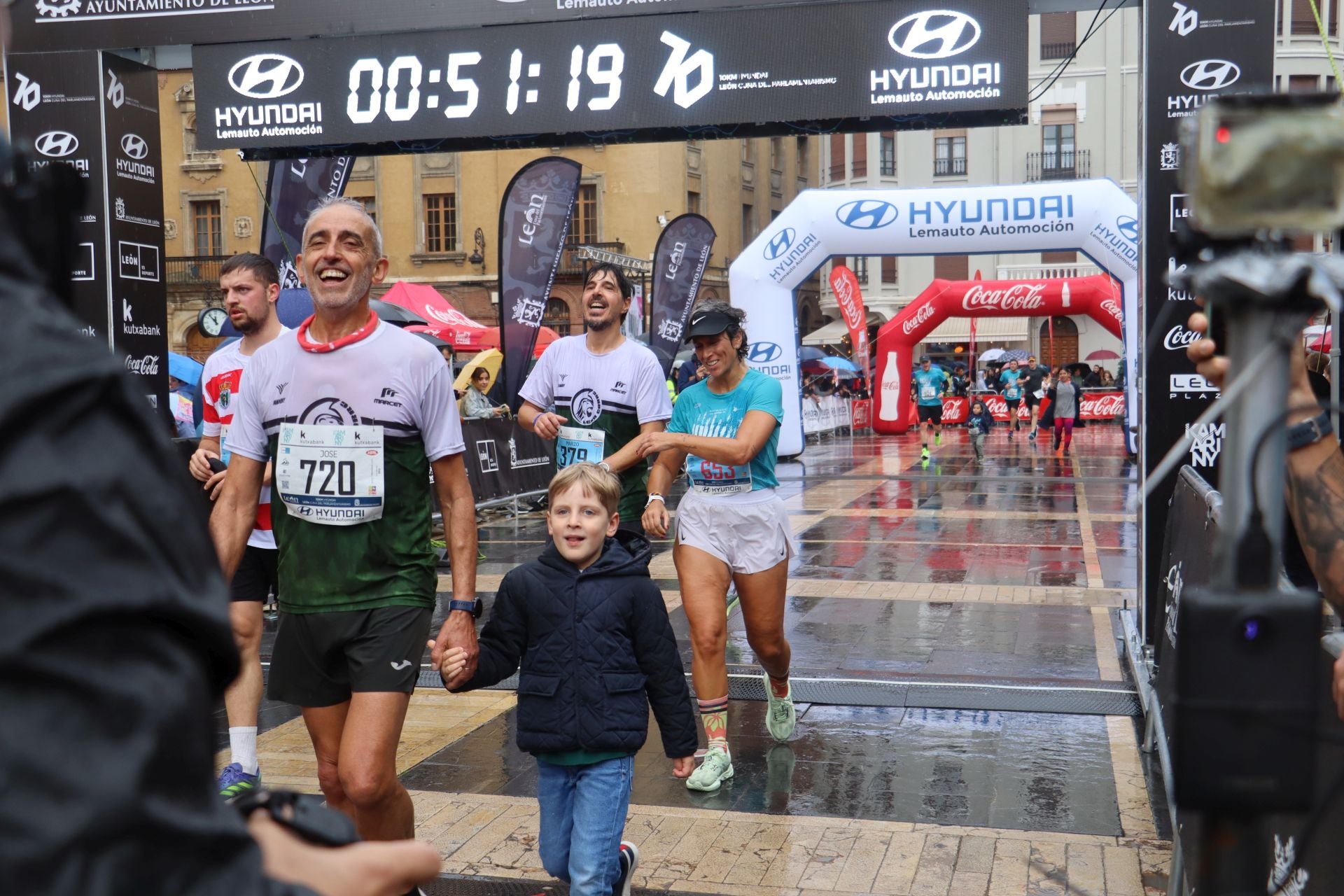 Todas las imágenes de la llegada de los &#039;10km Ciudad de León 2025&#039;