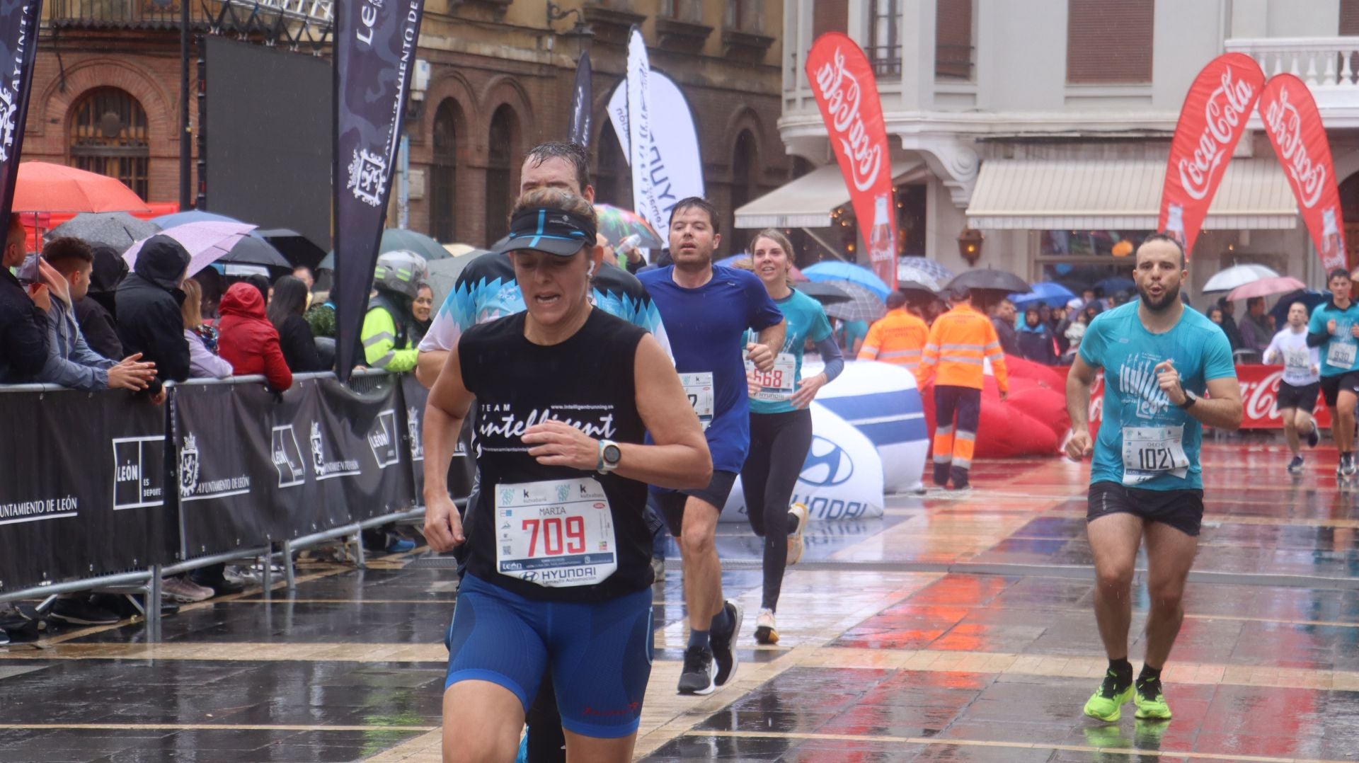 Todas las imágenes de la llegada de los &#039;10km Ciudad de León 2025&#039;