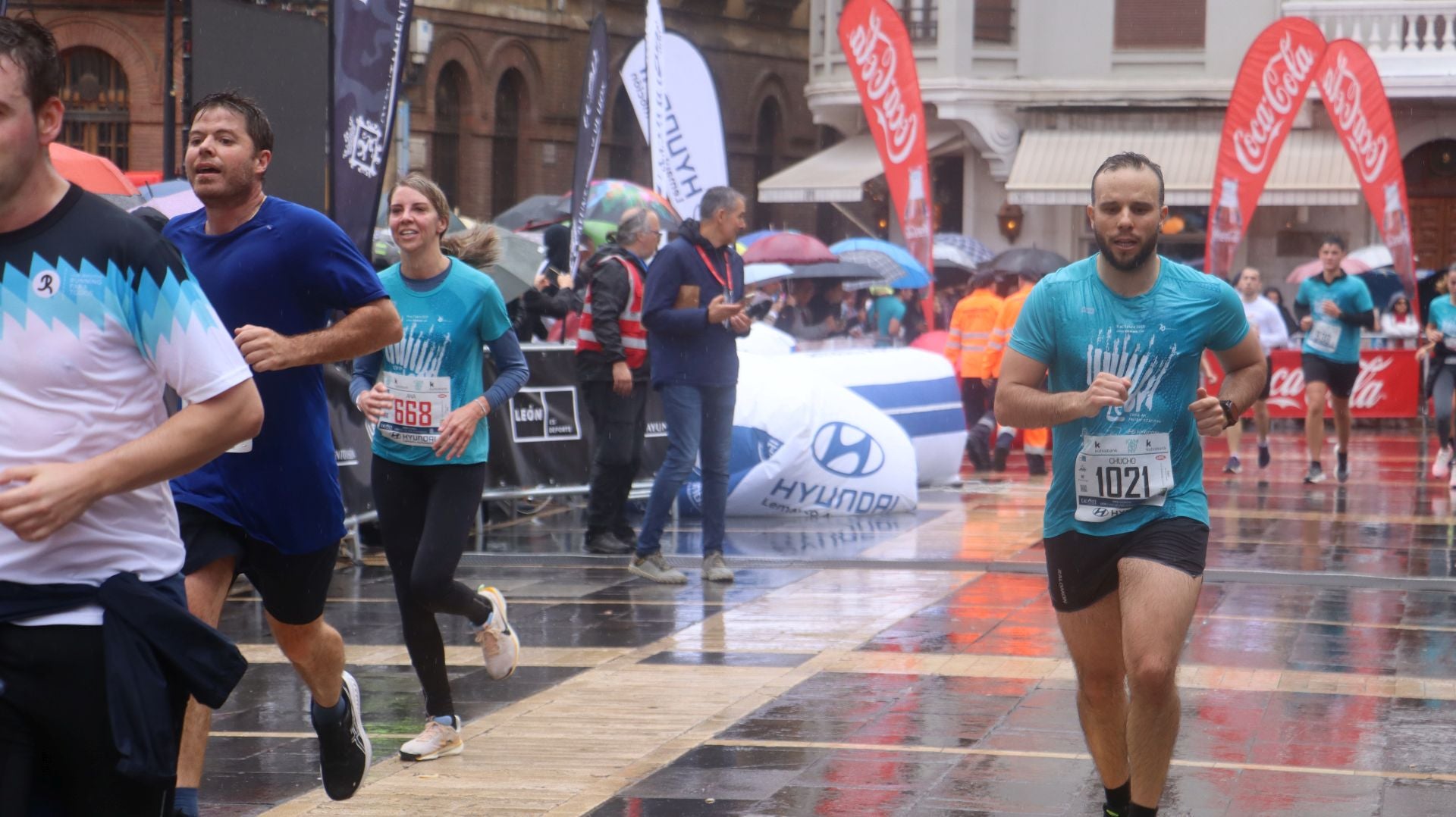 Todas las imágenes de la llegada de los &#039;10km Ciudad de León 2025&#039;