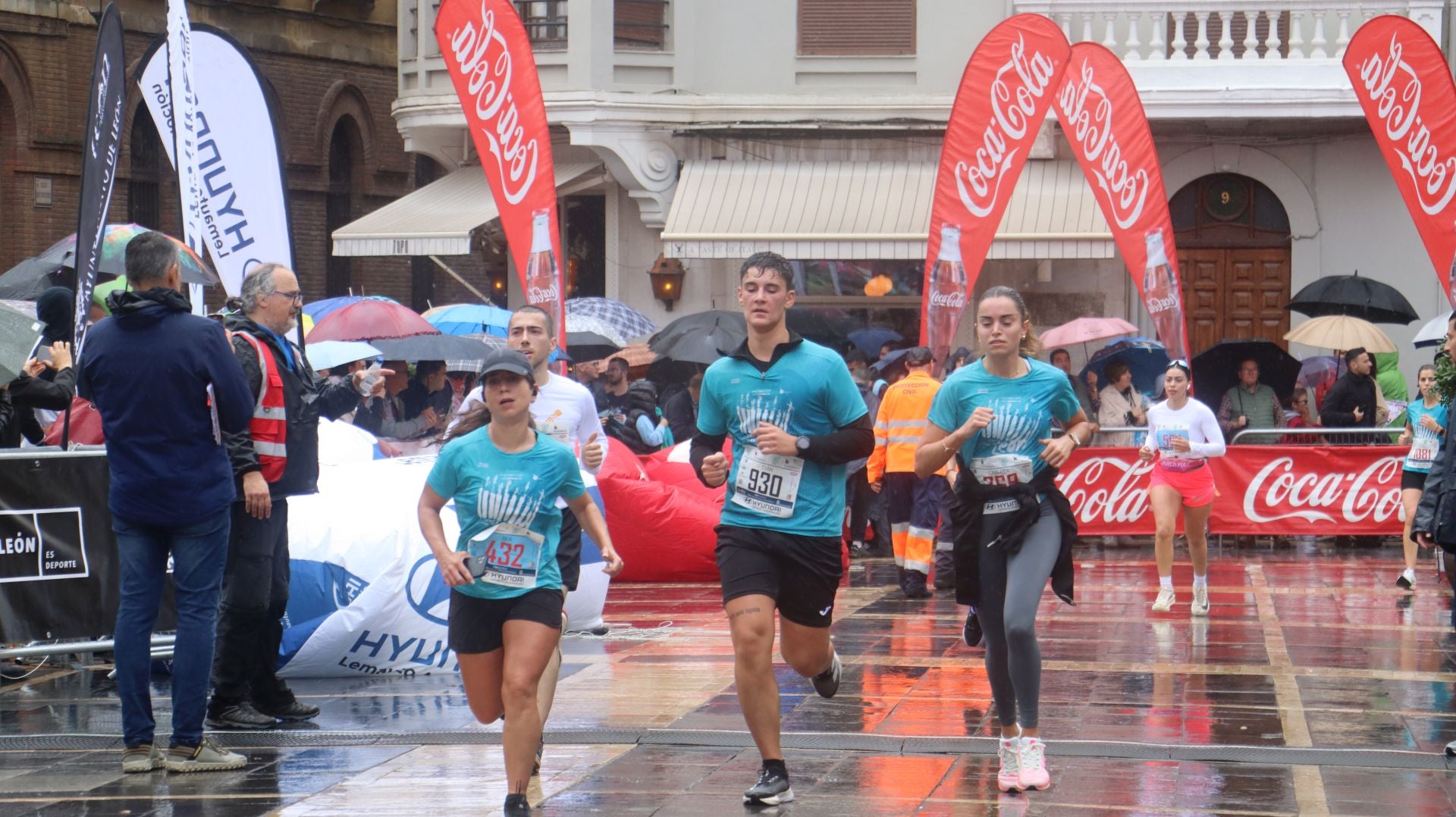 Todas las imágenes de la llegada de los &#039;10km Ciudad de León 2025&#039;