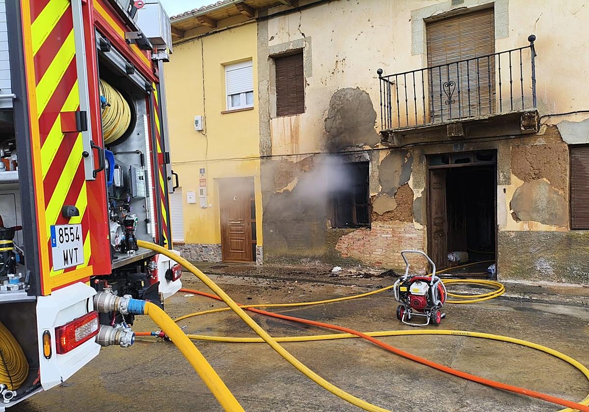 Imagen del incendio en Pajares de los Oteros.
