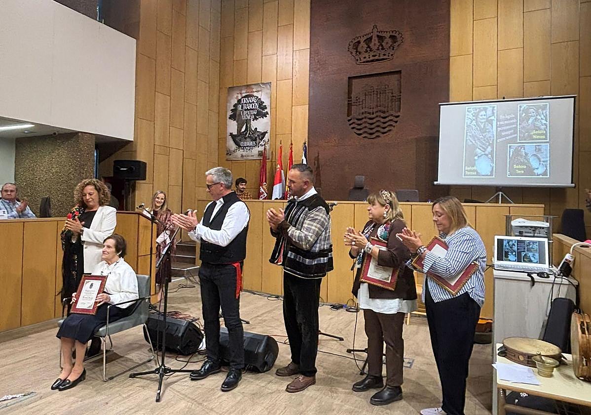 Imagen del homenaje a Teresa Adamira Álvarez de Celis