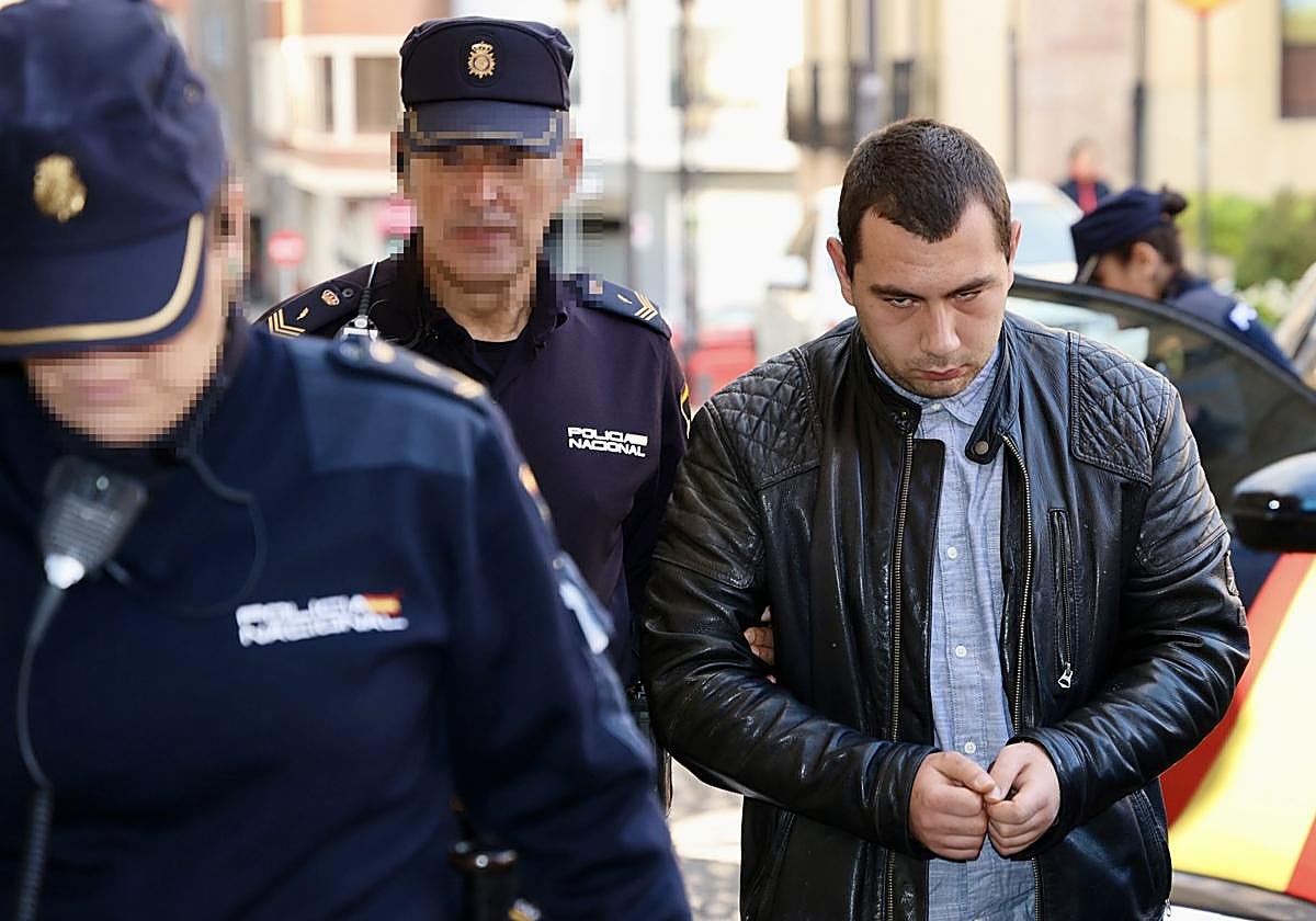 Las imágenes del juicio del matricidio de Nochebuena en León