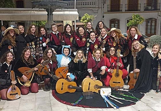 Tuna femenina de la ULE en Málaga.