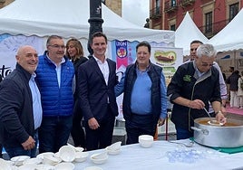 Imagen de una alubiada ofrecida en la feria de los Productos de León del año pasado en Gijón.