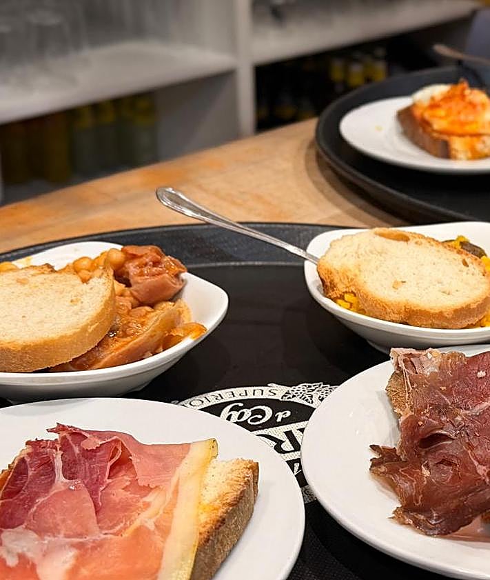 Imagen secundaria 2 - Imágenes de las tapas del establecimiento.