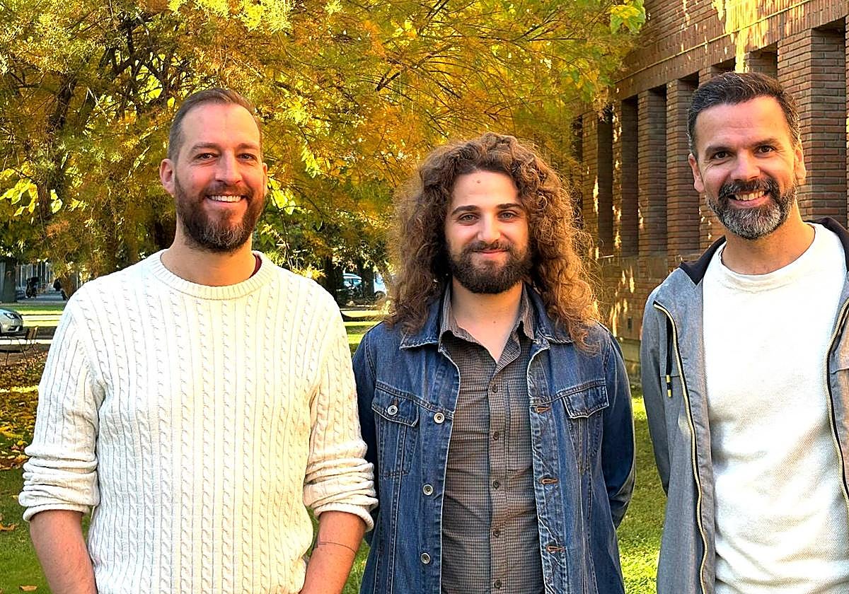 Asier Largo-Gosens, Diego Rebaque y Hugo Mélida, investigadores del grupo Fisiovegen de la ULE.