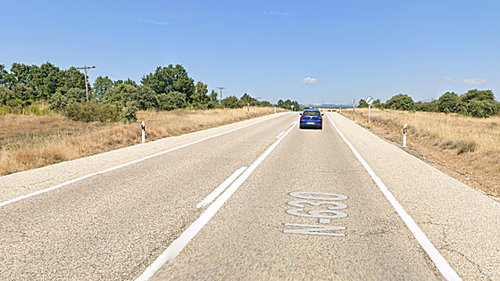 Un joven de 23 años, herido en una colisión entre dos turismos y una furgoneta en un pueblo de León