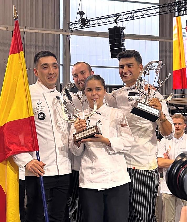 Imagen secundaria 2 - Imágenes de la selección española de Panadería en la competición en Francia