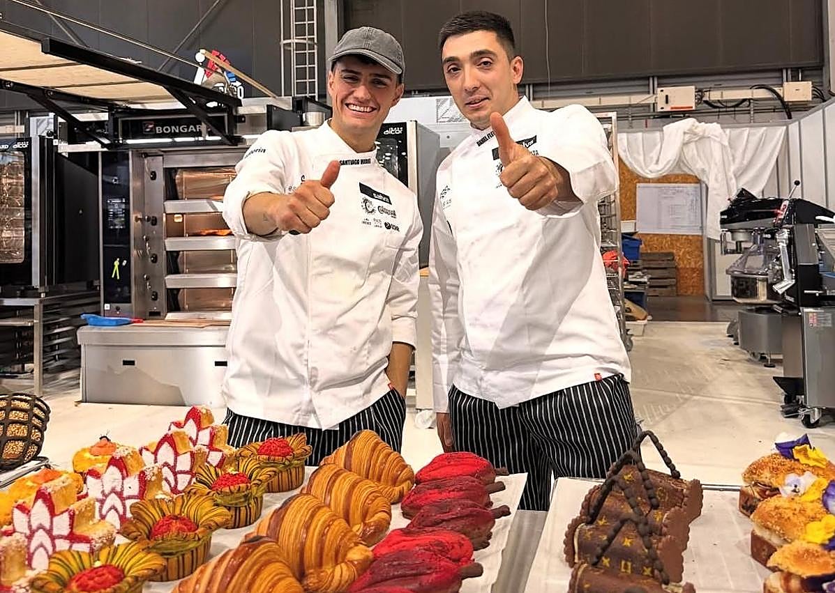 Imagen secundaria 1 - Imágenes de la selección española de Panadería en la competición en Francia