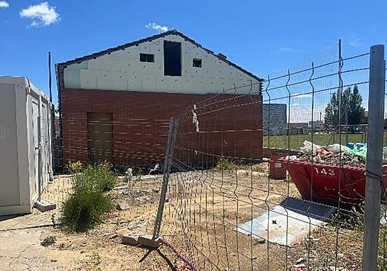 Llevan a las Cortes la situación de «abandono continuado» del colegio de Cembranos