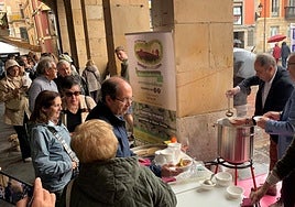 Alubiada en la plaza Mayor de Gijón.
