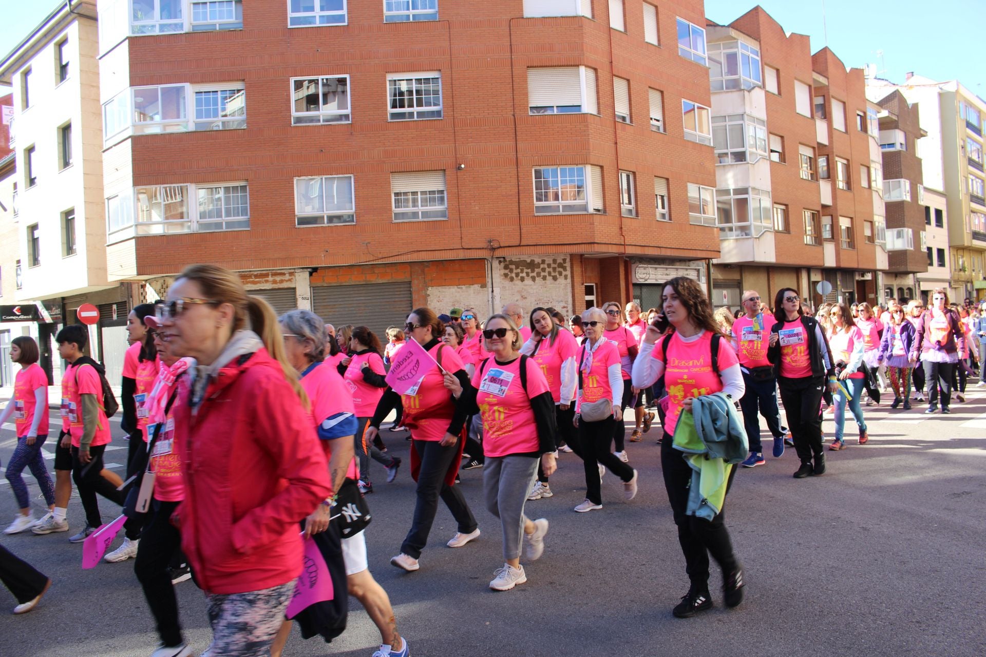 Las imágenes de las participantes en la Carrera de la Mujer en León 2025
