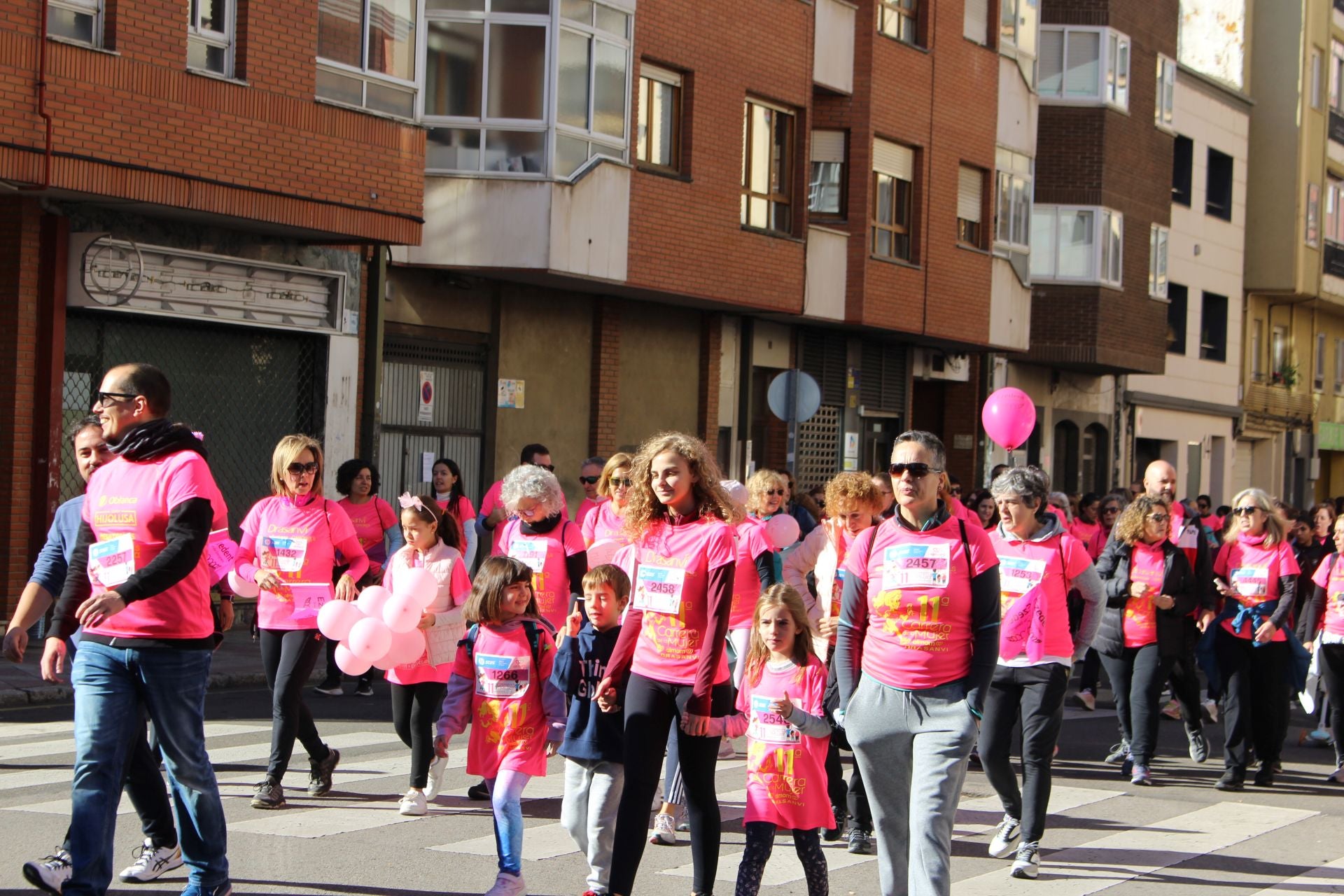 Las imágenes de las participantes en la Carrera de la Mujer en León 2025