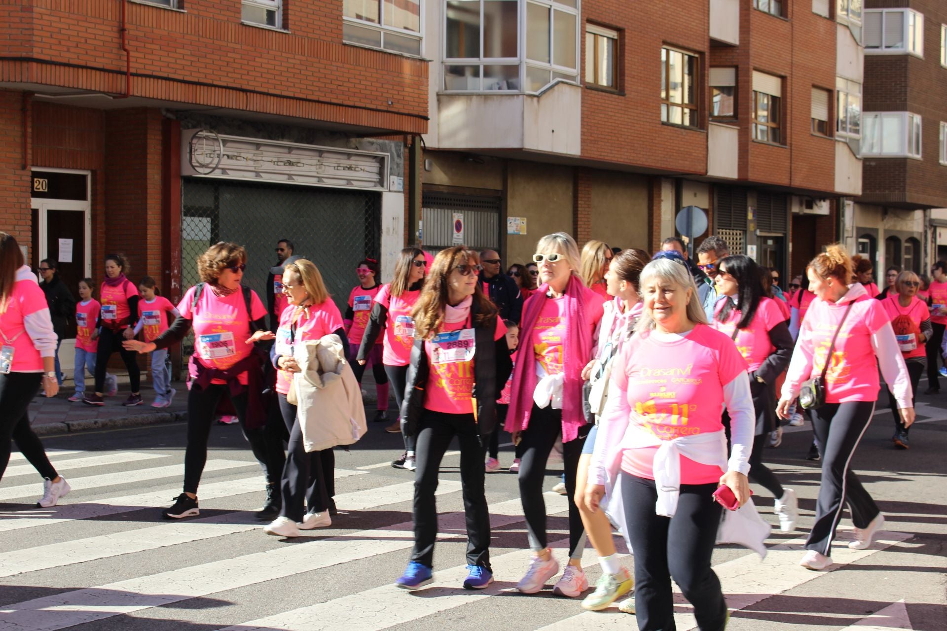 Las imágenes de las participantes en la Carrera de la Mujer en León 2025