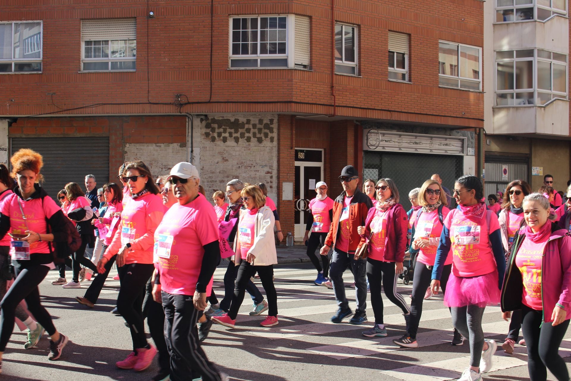 Las imágenes de las participantes en la Carrera de la Mujer en León 2025